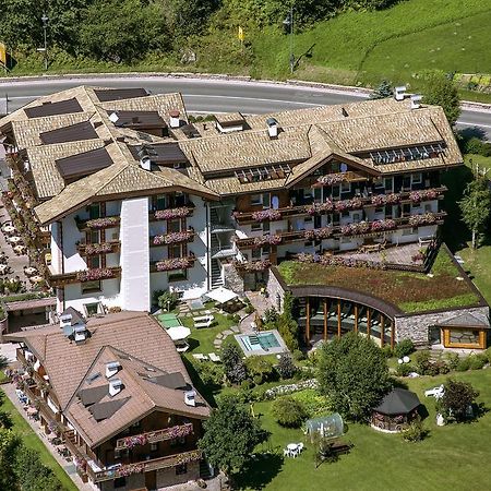 Hotel Gran Paradis Campitello di Fassa Esterno foto