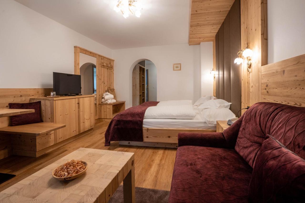 Hotel Gran Paradis Campitello di Fassa Esterno foto