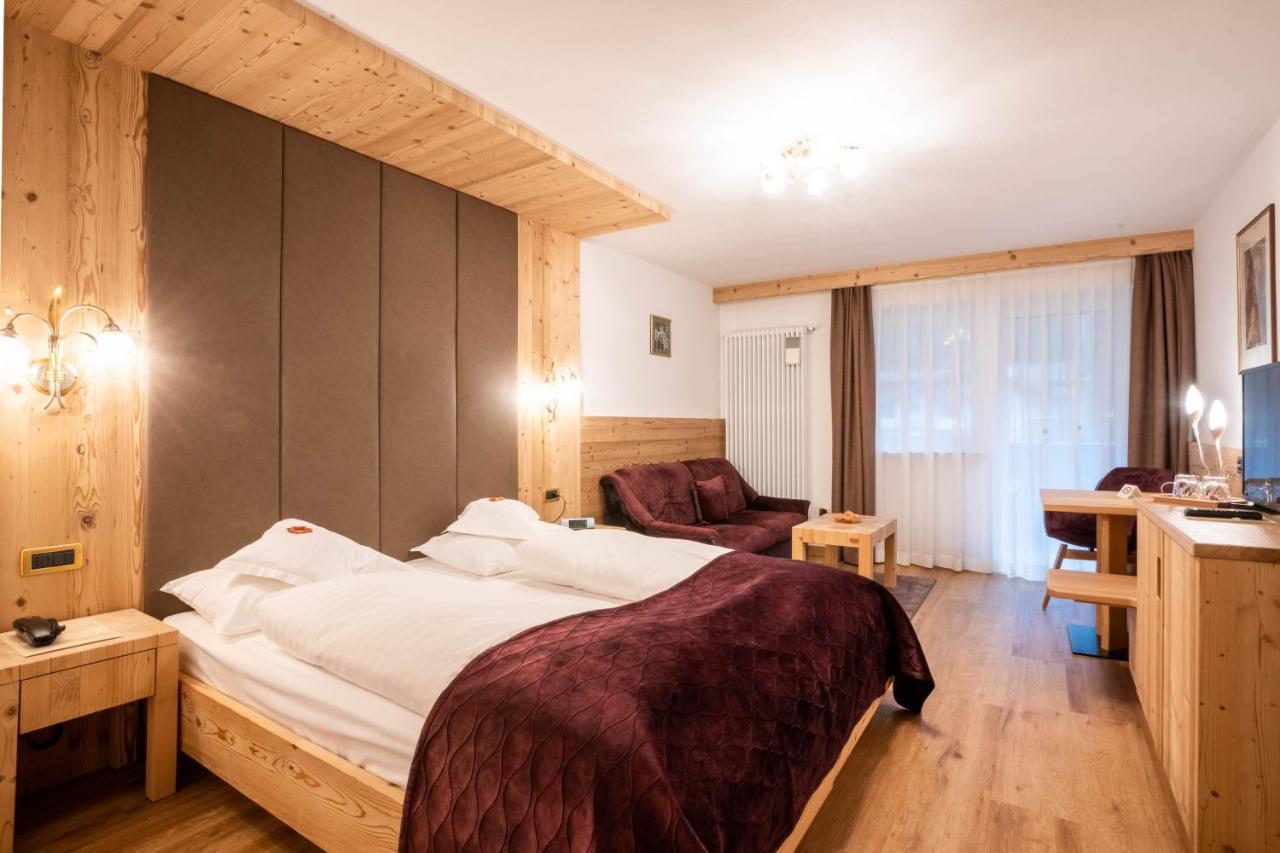 Hotel Gran Paradis Campitello di Fassa Esterno foto