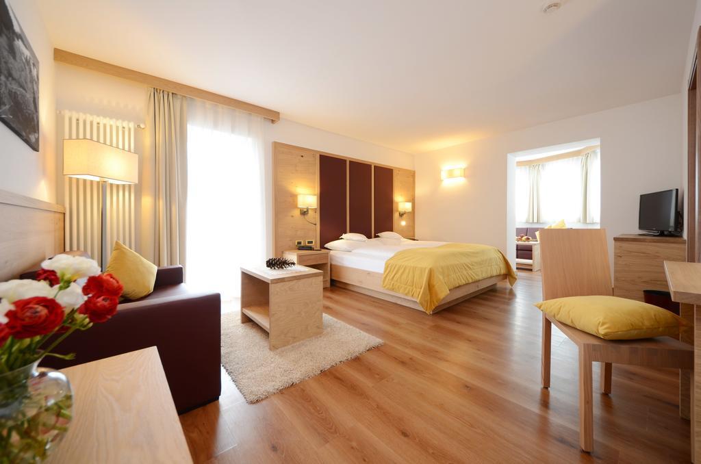 Hotel Gran Paradis Campitello di Fassa Esterno foto