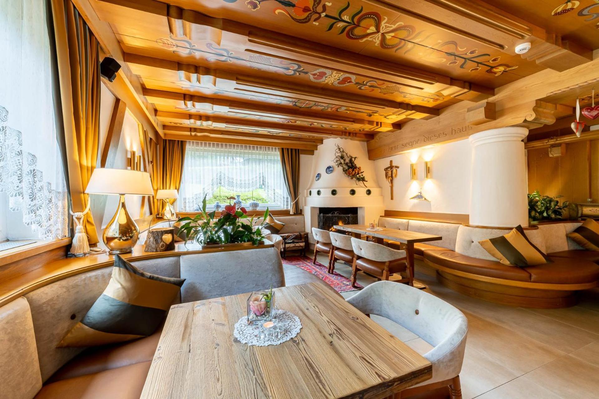 Hotel Gran Paradis Campitello di Fassa Esterno foto