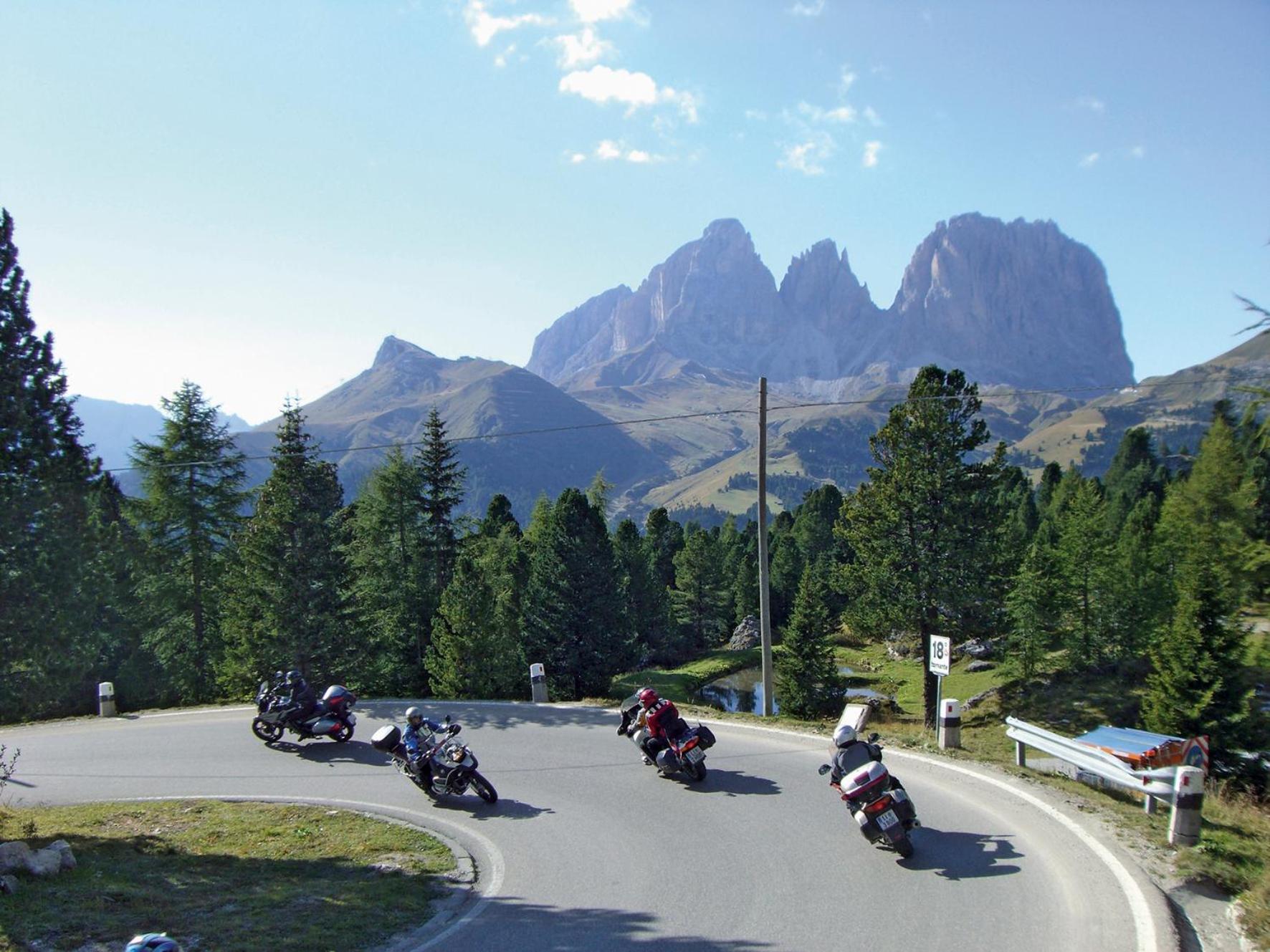Hotel Gran Paradis Campitello di Fassa Esterno foto