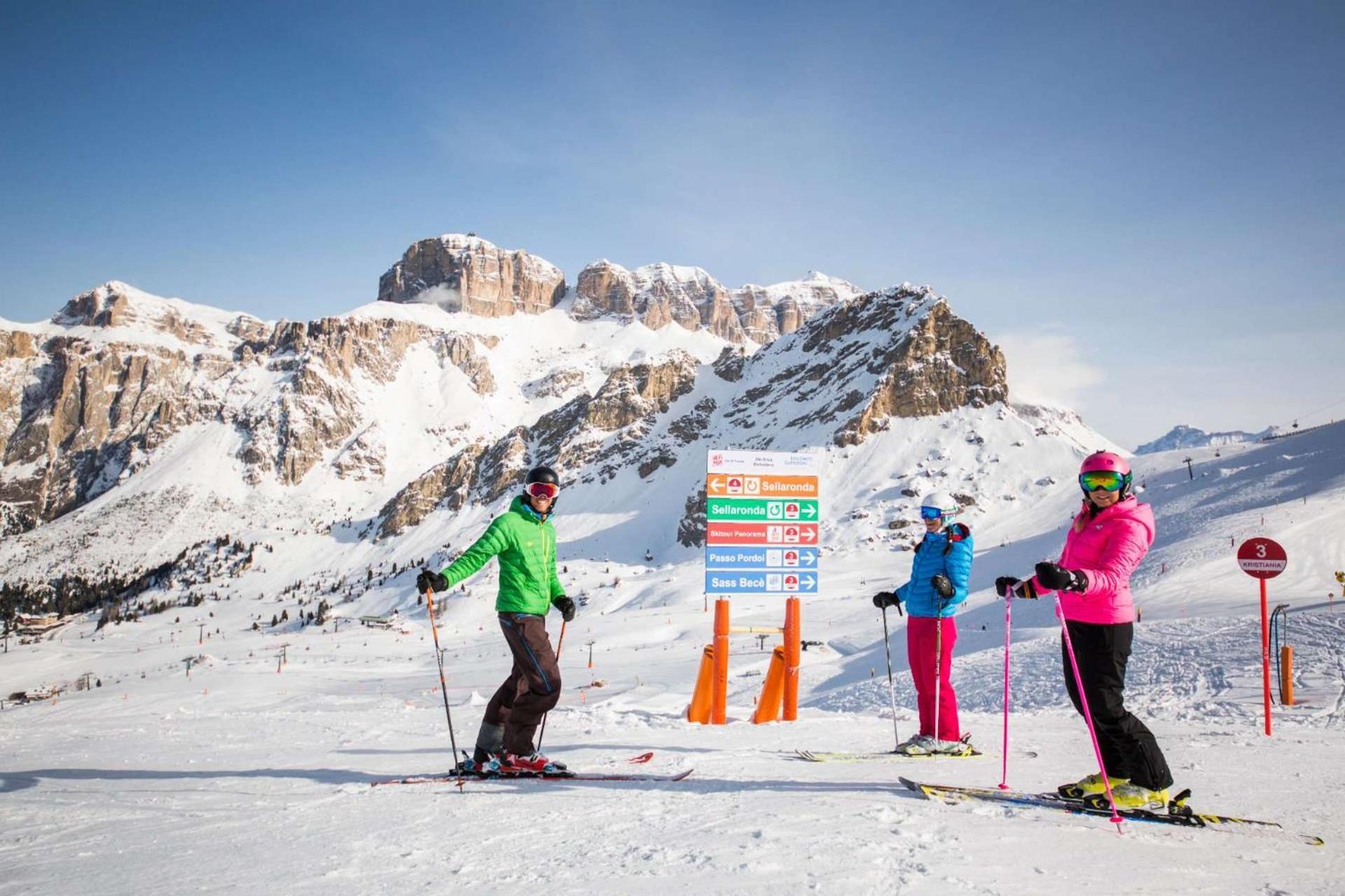 Hotel Gran Paradis Campitello di Fassa Esterno foto
