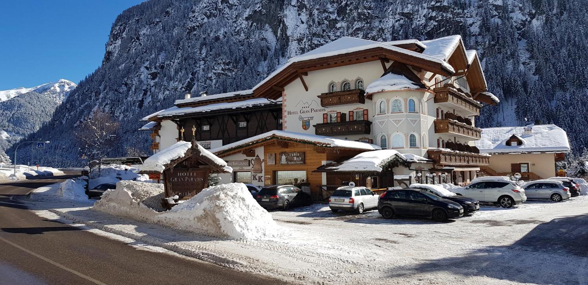 Hotel Gran Paradis Campitello di Fassa Esterno foto