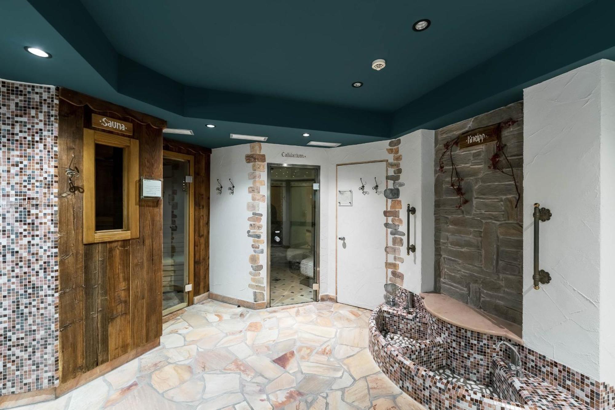 Hotel Gran Paradis Campitello di Fassa Esterno foto