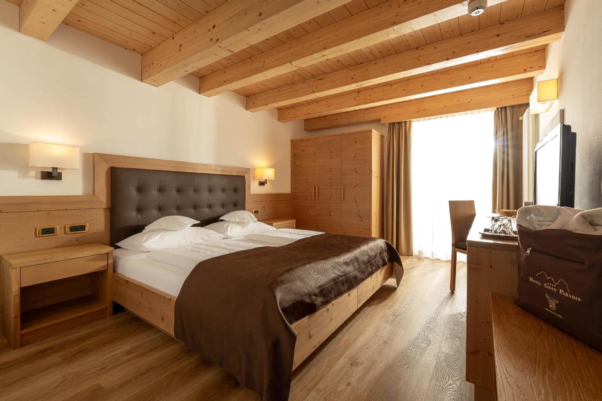 Hotel Gran Paradis Campitello di Fassa Esterno foto
