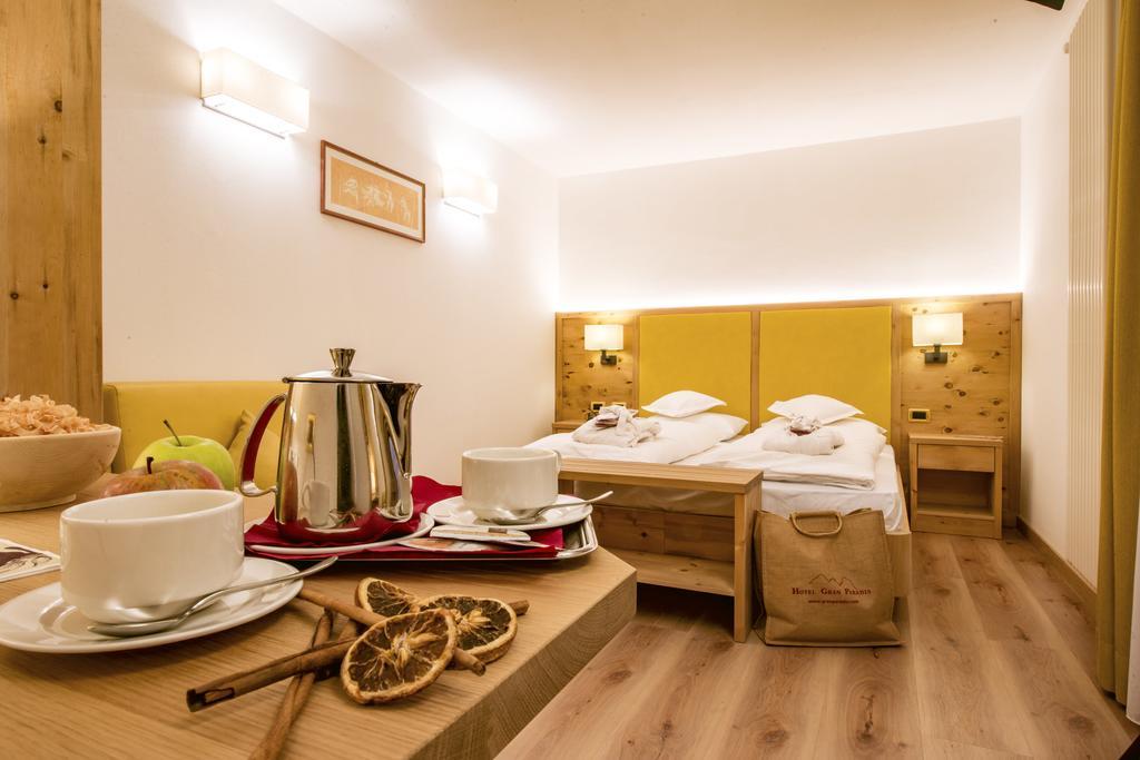 Hotel Gran Paradis Campitello di Fassa Esterno foto