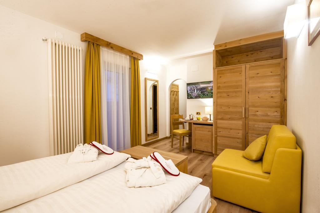 Hotel Gran Paradis Campitello di Fassa Esterno foto