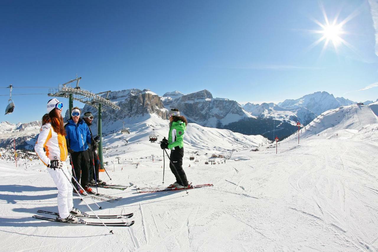 Hotel Gran Paradis Campitello di Fassa Esterno foto
