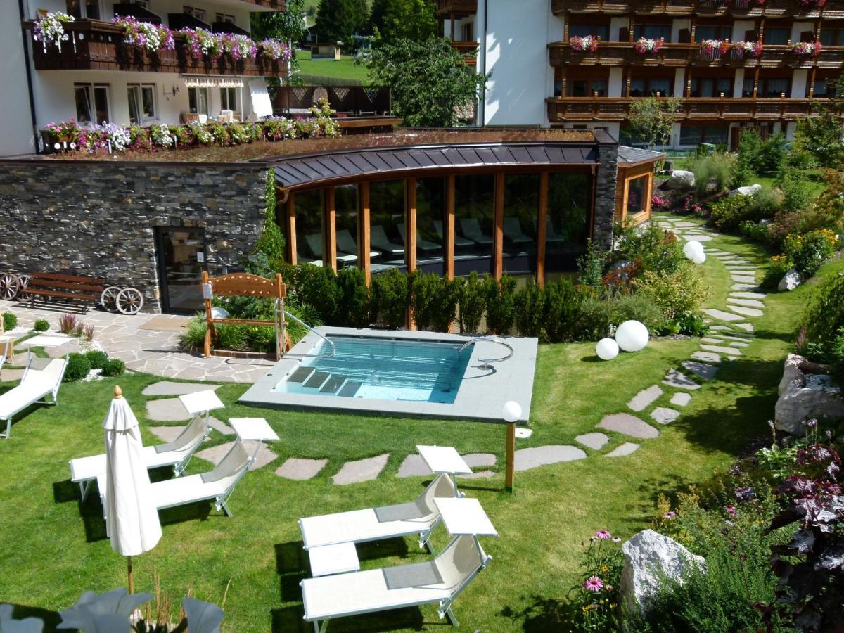 Hotel Gran Paradis Campitello di Fassa Esterno foto