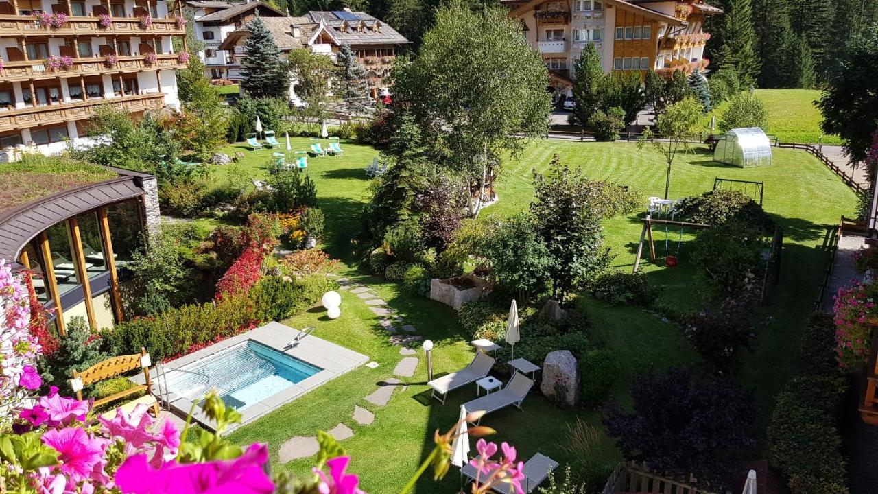 Hotel Gran Paradis Campitello di Fassa Esterno foto